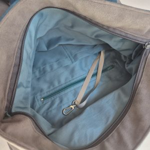Plecak kurierski – Turkus, szarość i eleganckie zawijasy