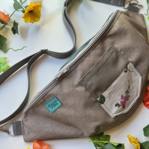 Gigantonerka – ROŚLINNOŚCI – Beż, butelkowa zieleń i kwiecista kieszonka