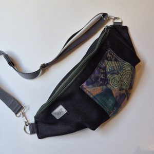 Gigantonerka – Ciemny jeans i szalona zasłona